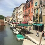 Bella Addai Veneza
