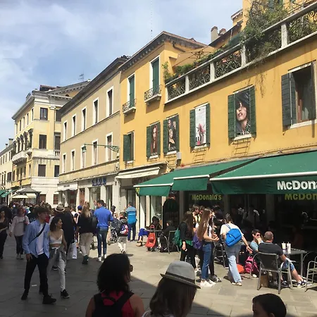 Bella Addai Venedig