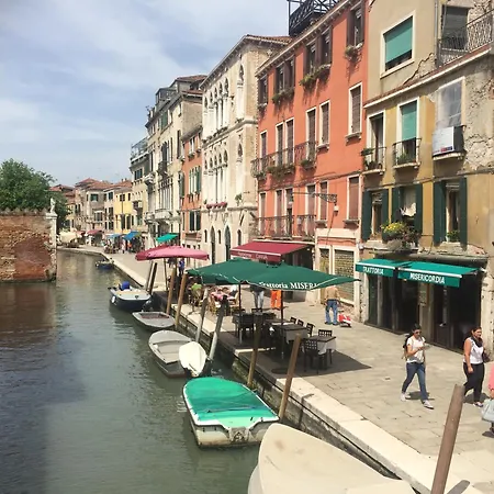 Bella Addai Veneza